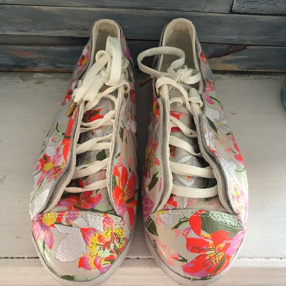 CONVERSE-X-PATBO-FLORAL-CHUCK-TAYLORs sz: 6.5 - Picture 3 of 11
